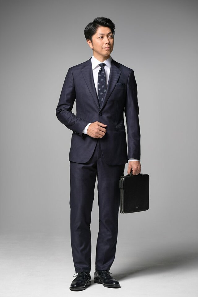 快適で品格たっぷりのスーツなら、ジョルジオ アルマーニにお任せ