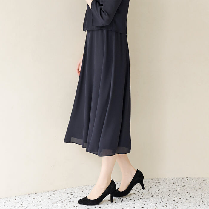 シンプルで上品な定番ネイビースーツ 9号・ネイビー｜東京ソワール