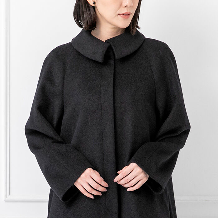 襟元がデザインポイントのアンゴラ混コート 9号・ブラック｜東京
