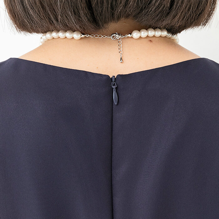 シフォンのフレアーワンピース 17号・ネイビー｜東京ソワール