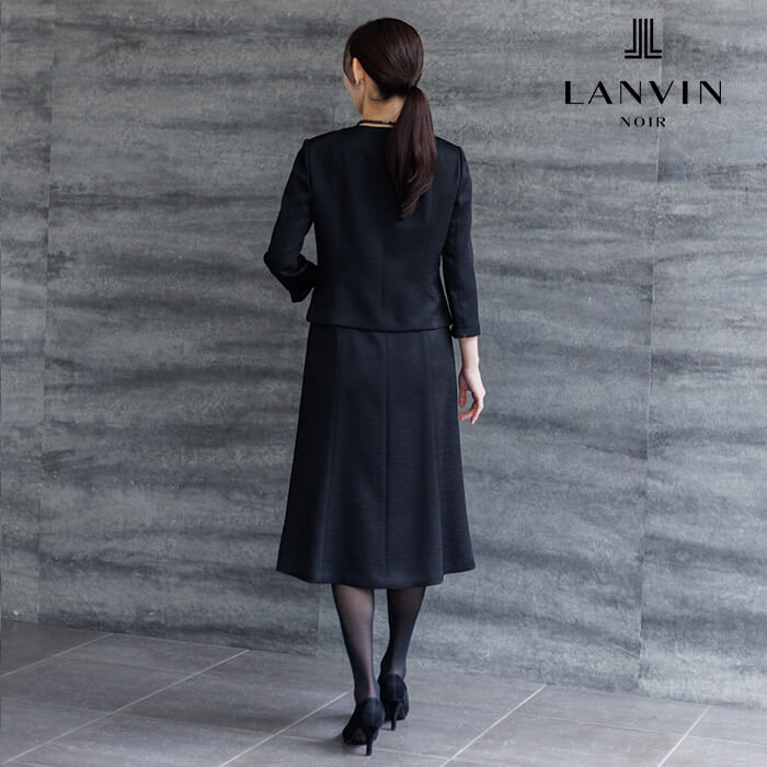 上質なジャカードに品格薫るアンサンブル 9号・ブラック｜東京