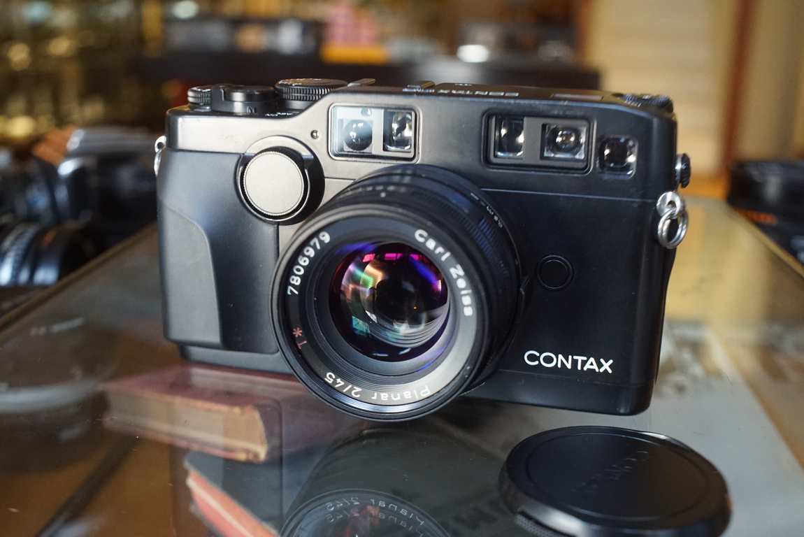 Contax G2 + Carl Zeiss Planar 45mm f/2 kit Black finish