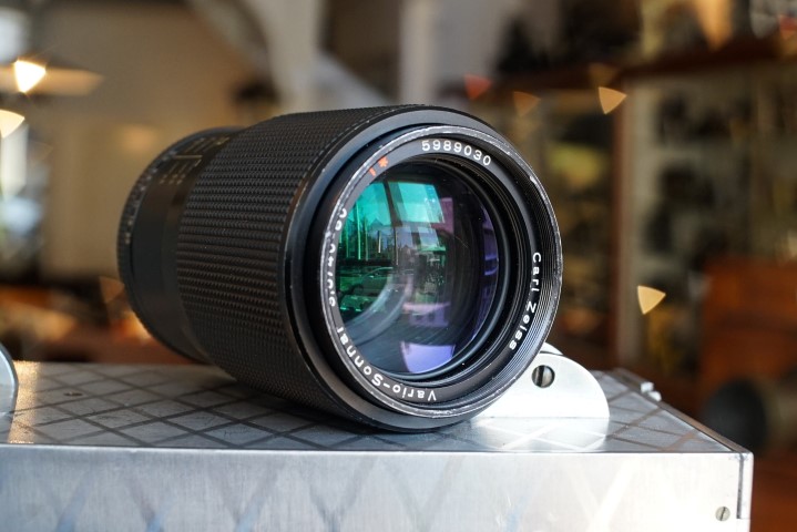 Contax Zeiss Vario-Sonnar T* 40-80mm F/3.5 lens for C/Y mount