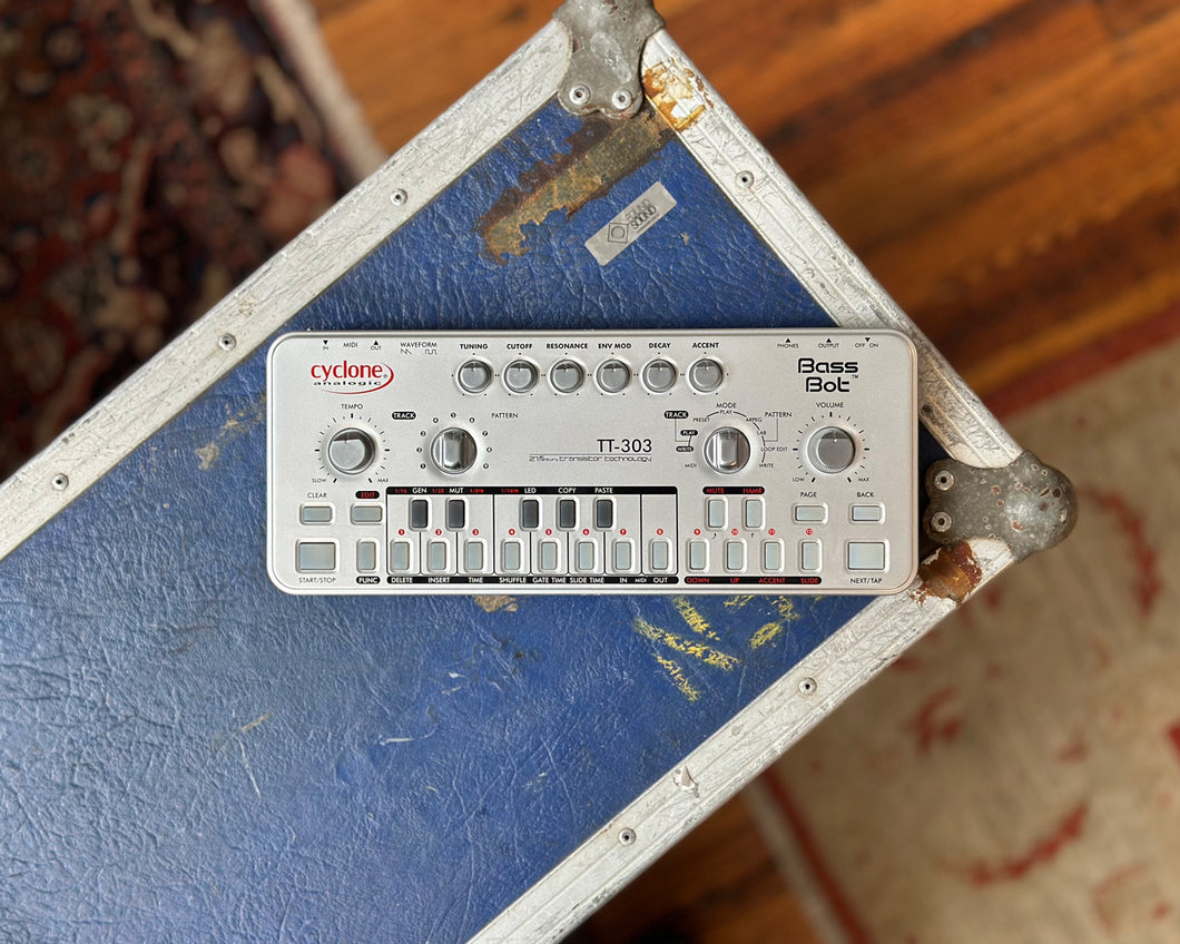 Cyclone Analogic Bass Bot TT-303 w/ Soft Case – Found Sound