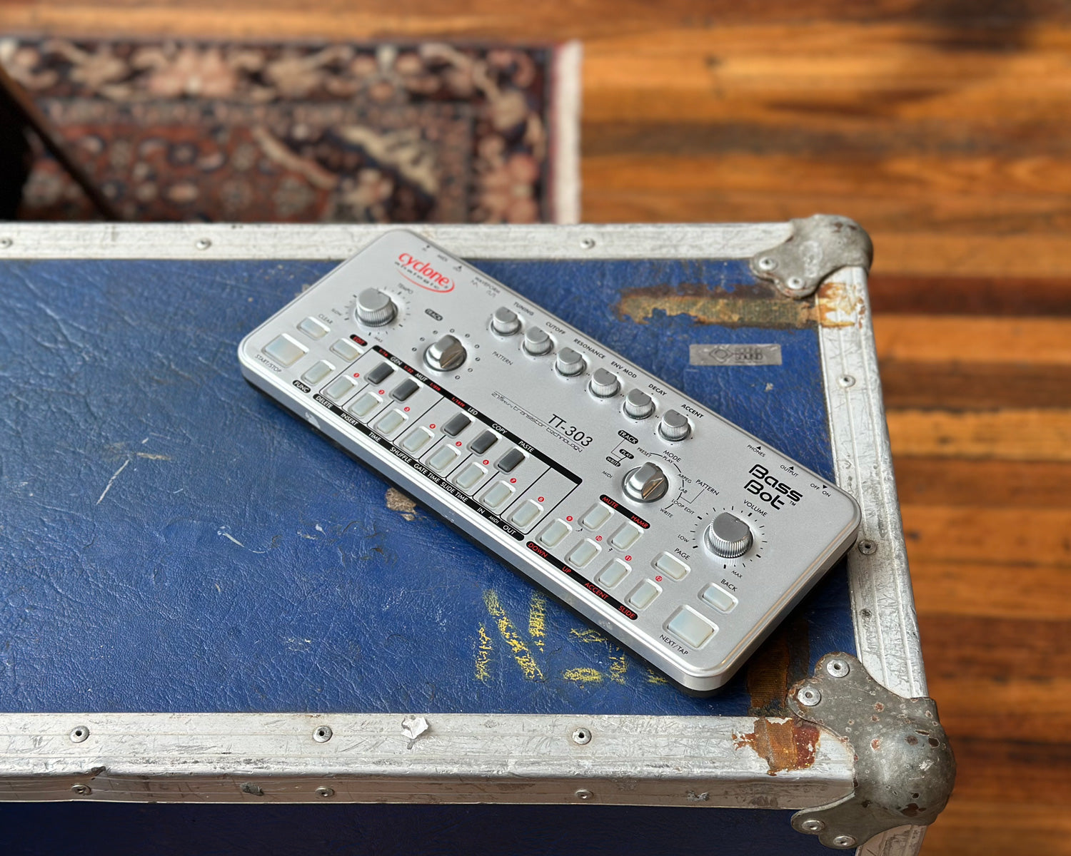 Cyclone Analogic Bass Bot TT-303 w/ Soft Case – Found Sound