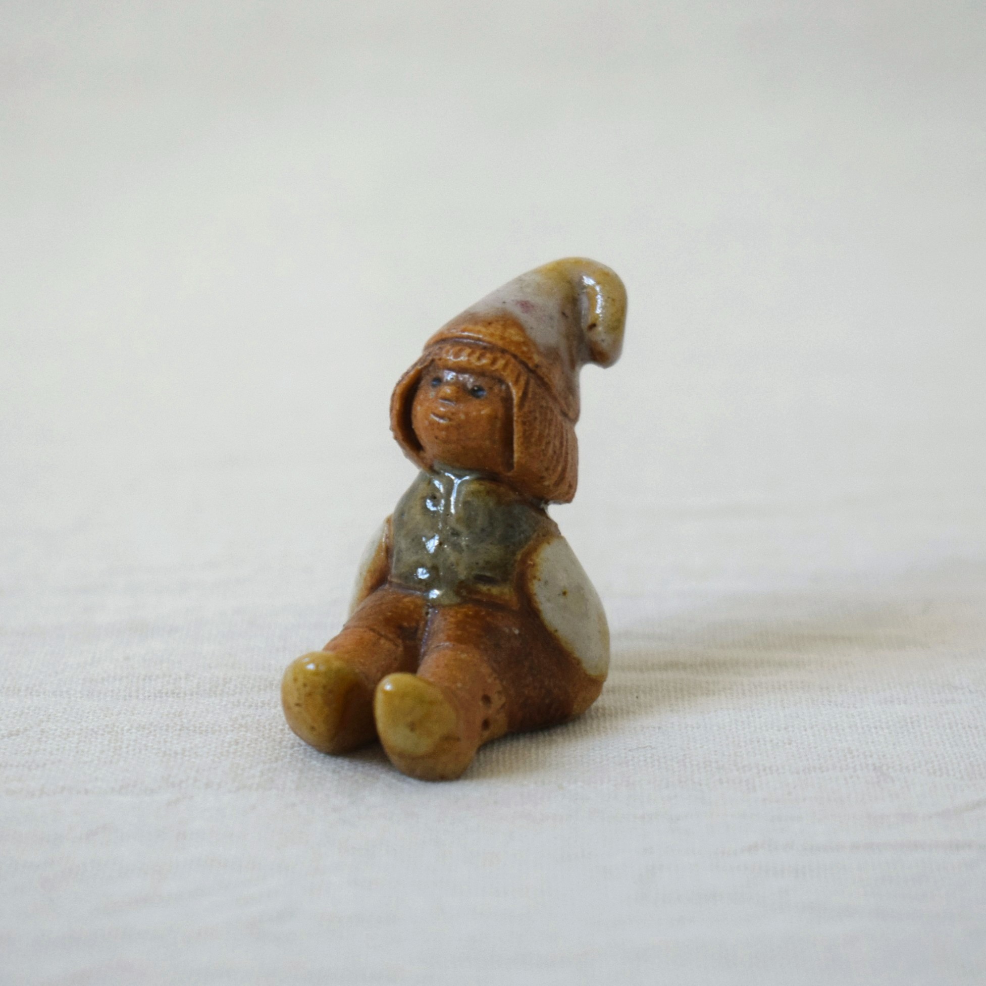 座るニッセ / Rutebo・Sweden | florantik