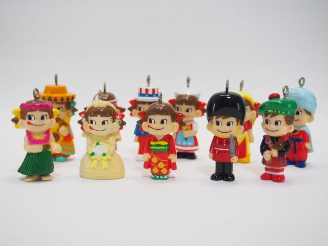 不二家の「ミニミニペコちゃん」のおまけ 「世界のペコポコ人形