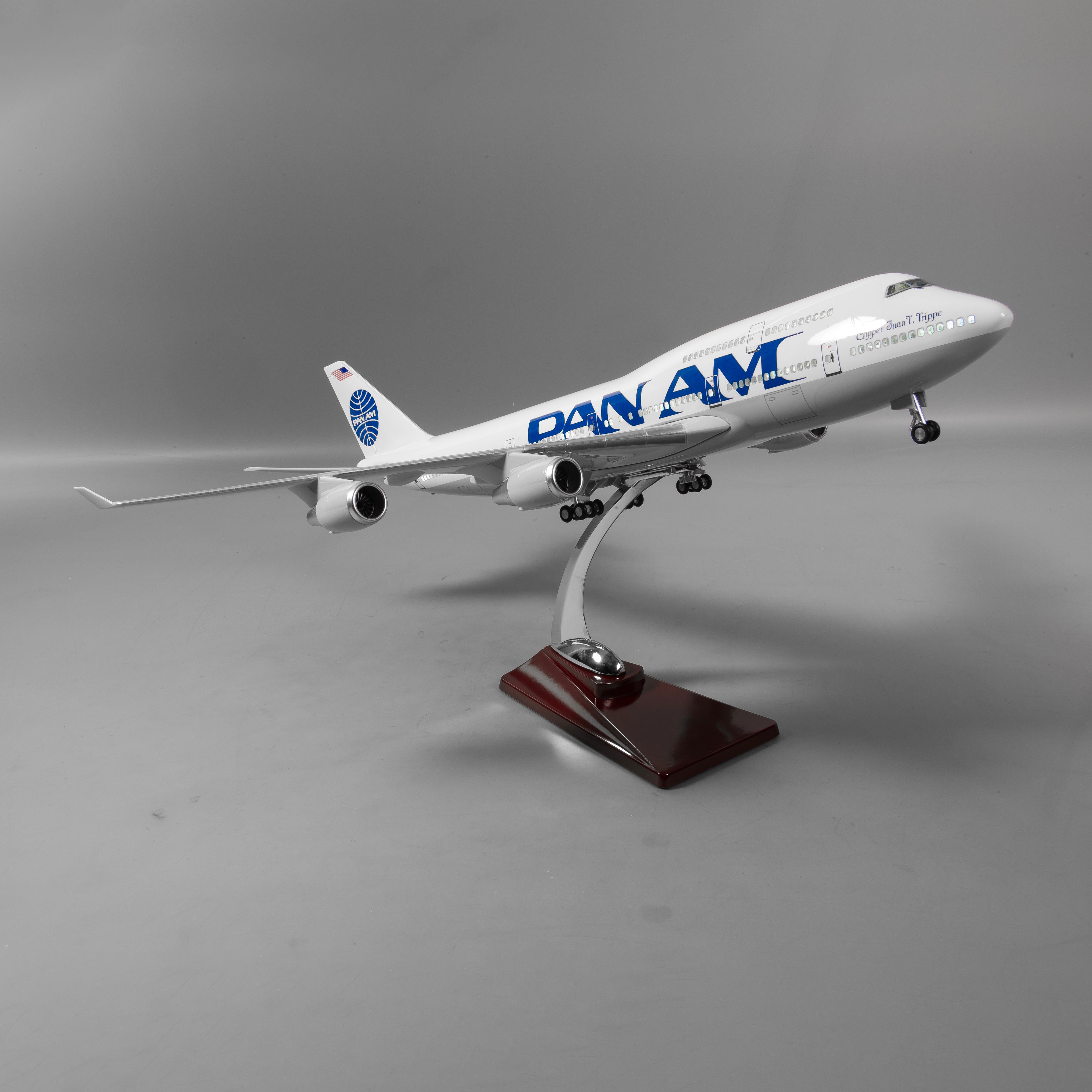 Boeing 747 PAN AM 1:150 – 47 cm / 18.5 in – Opening Interior