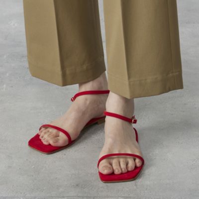 NEBULONI E.(ネブローニ)のストラップフラットサンダル通販 | 集英社