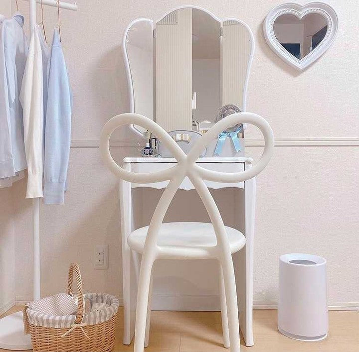 お部屋の主役に。上品な可愛らしさのリボンチェア | Francfranc