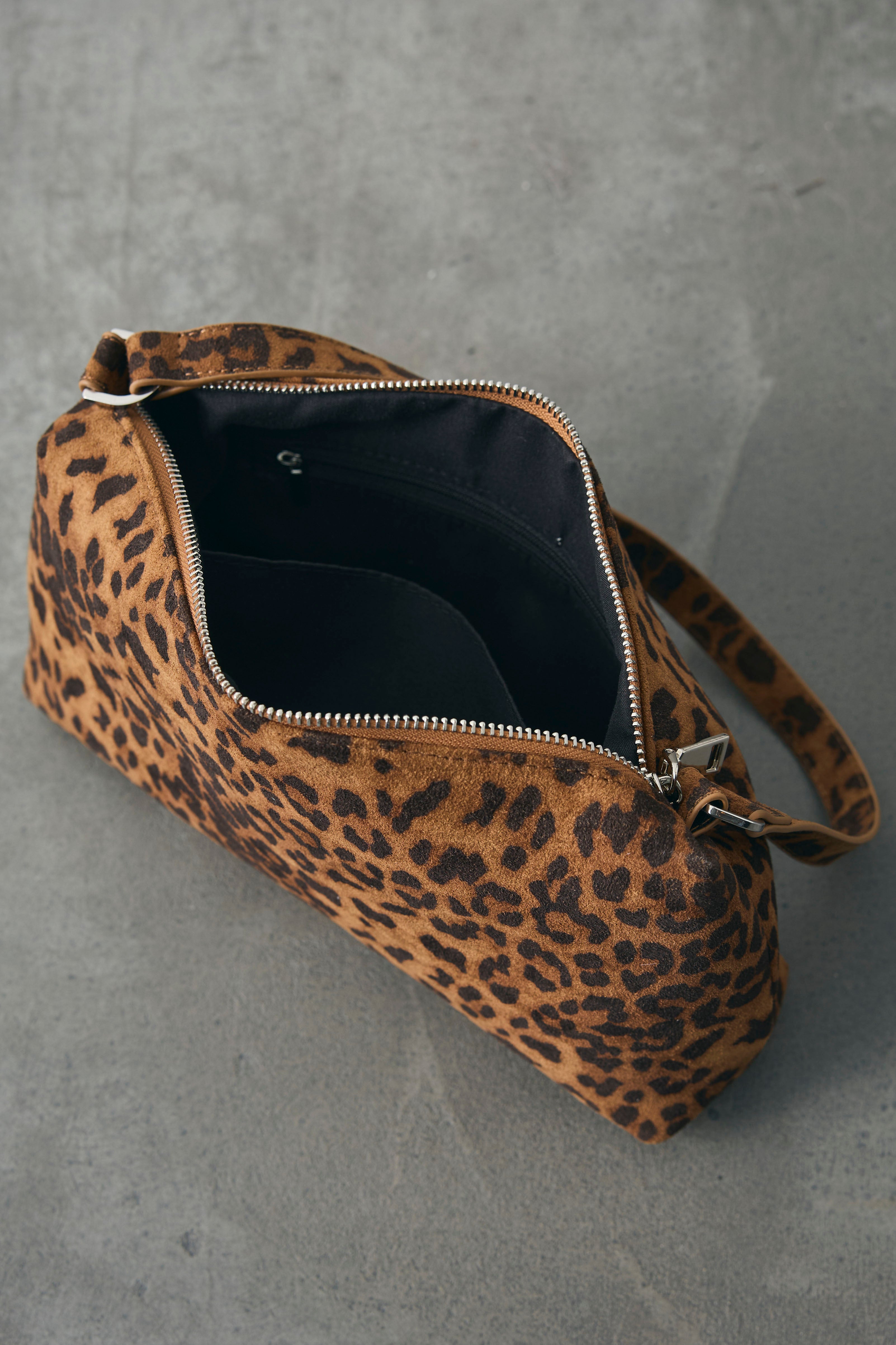 予約]レオパードショルダーバック – Frene