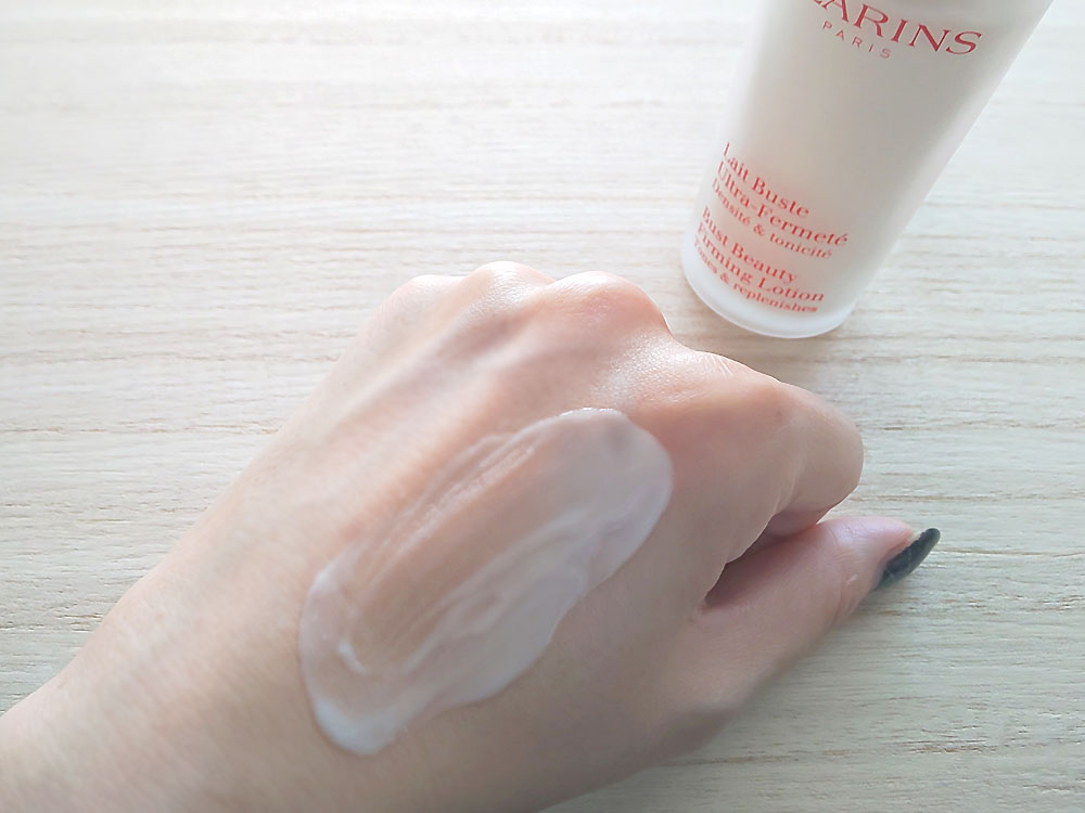 クラランスのレビュストフェルムテで弾力とハリのあるバストを取り戻せ