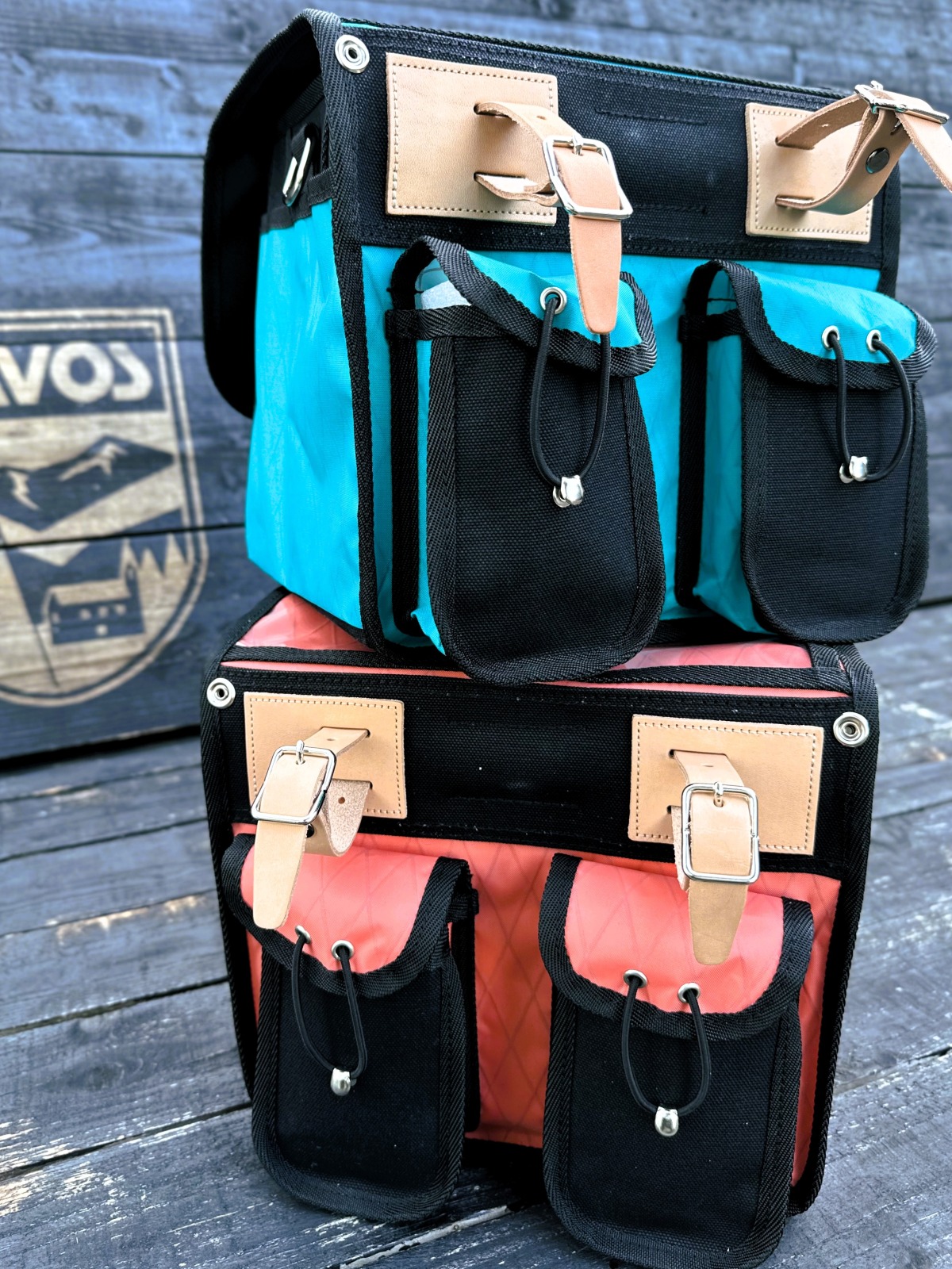 オーストリッチ製フロントバッグ「F-104X」がダボスとコラボし、限定