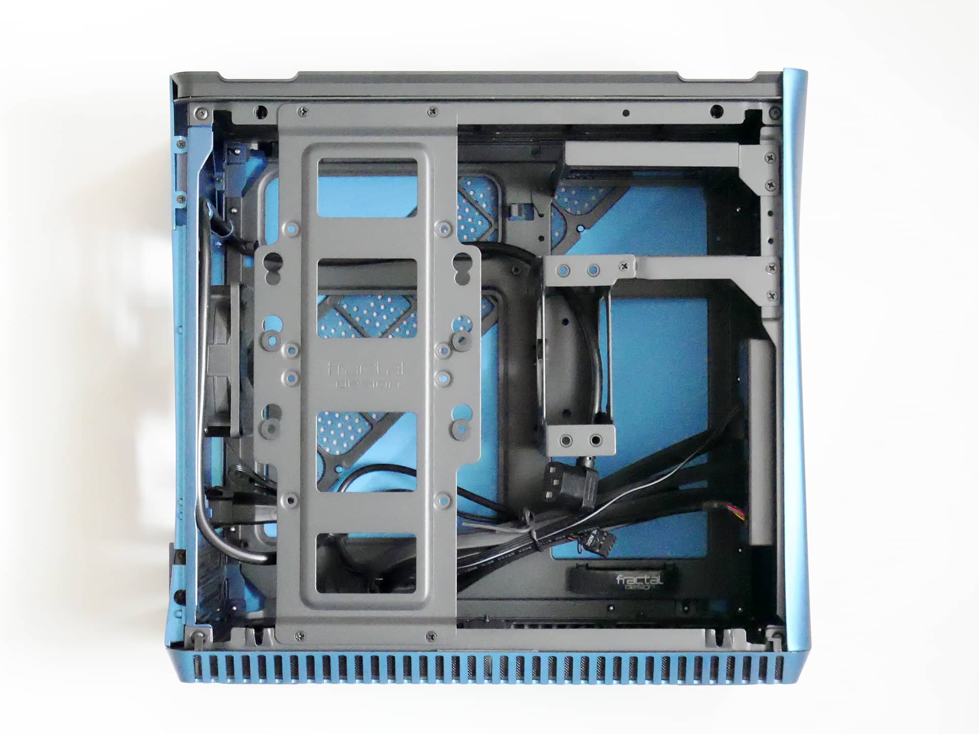 インテリアに溶け込むPCケース Fractal Design「Era ITX」 - Fudangear