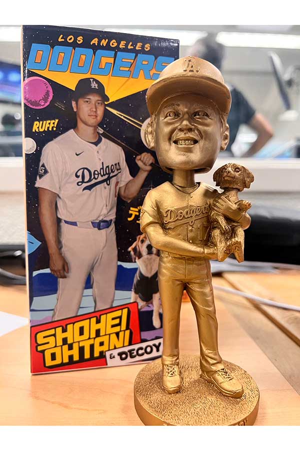 金色の大谷＆デコピンに