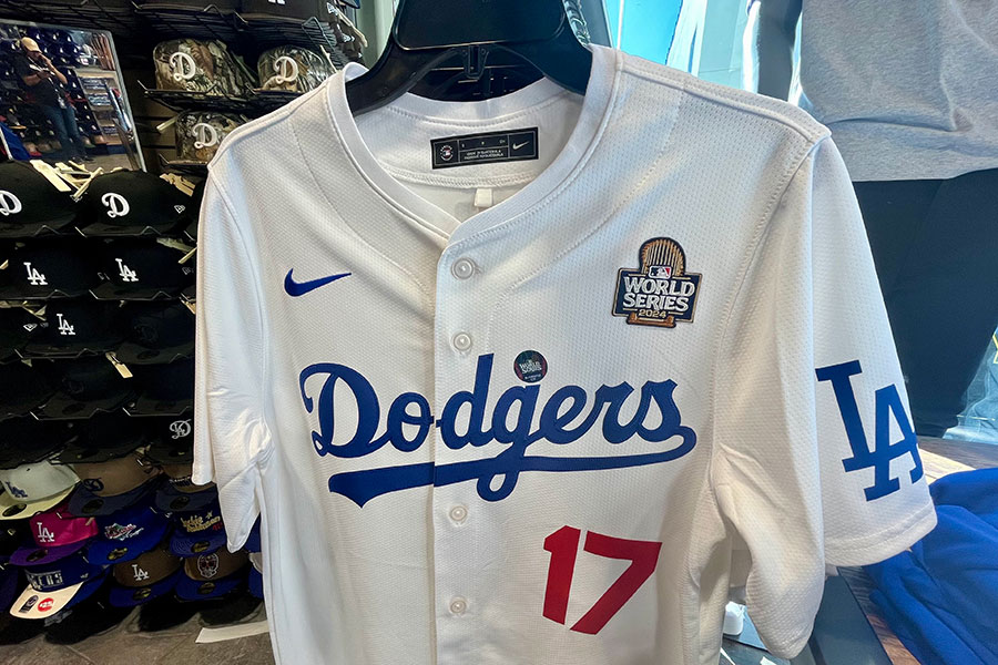 大谷翔平のWSユニ、レプリカで高額3万円 店員ホクホク顔「すごい人気だ