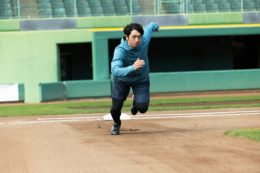 PR】盗塁王・近本光司を足元からサポート 中高生に勧めたい新スパイク