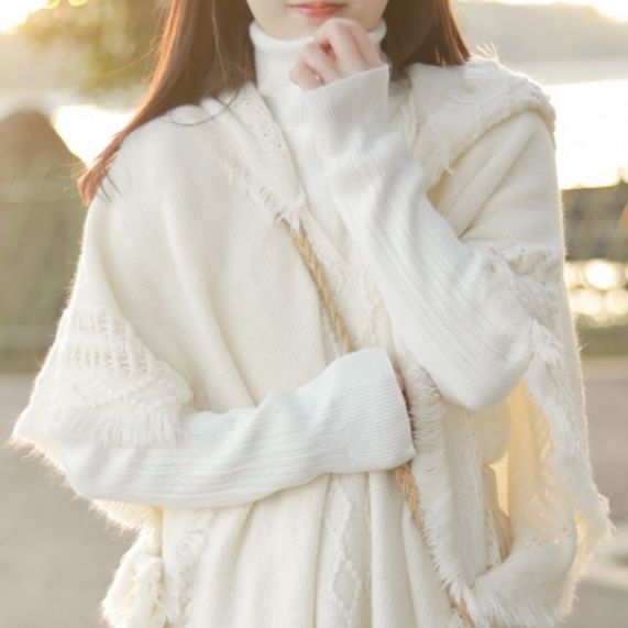 白コーデ フリンジ付きニットポンチョ ニット/セーター|白コーデ専門