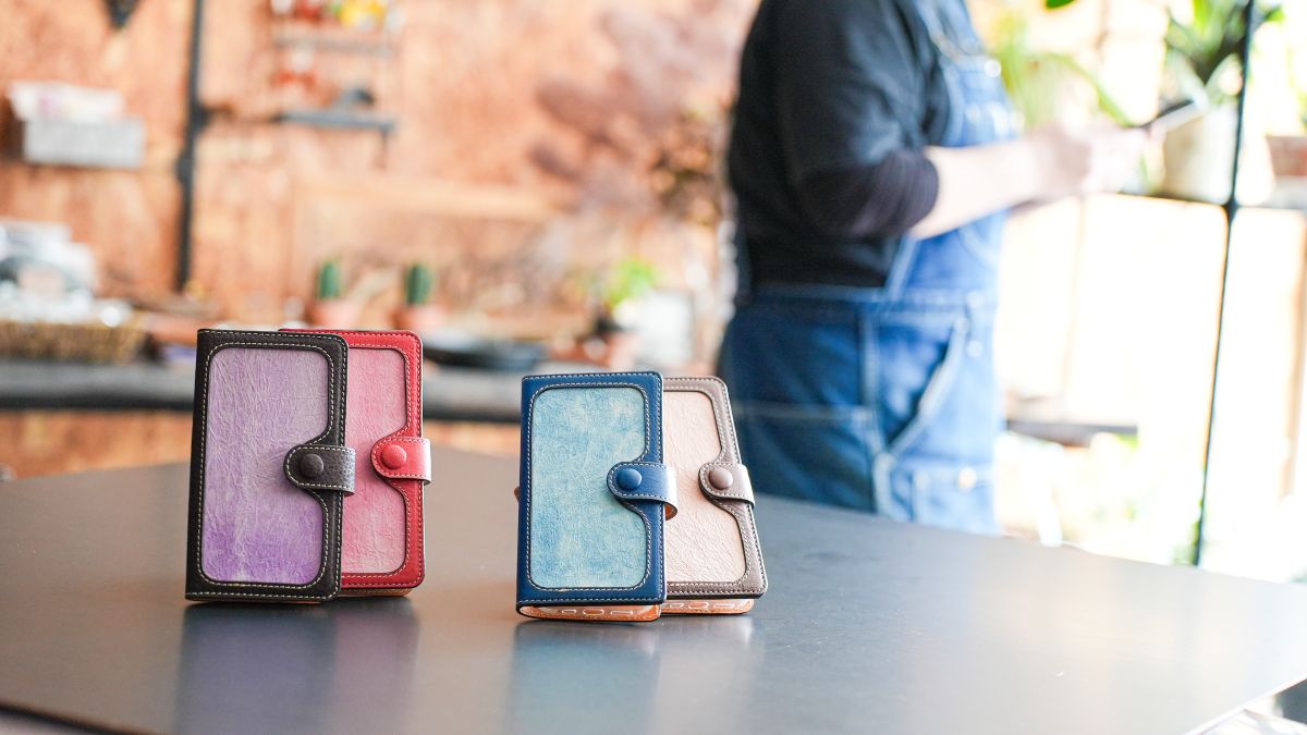 甲州和紙と峡南レザーのスマホケース iPhone 【鹿革:青色 × 和紙