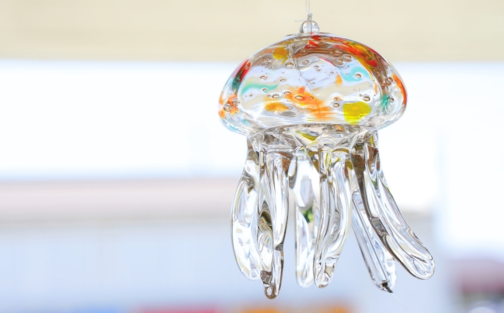 手づくり】くらげ風鈴＜カラフル＞ ガラス細工 吊り下げ 飾り 新潟県