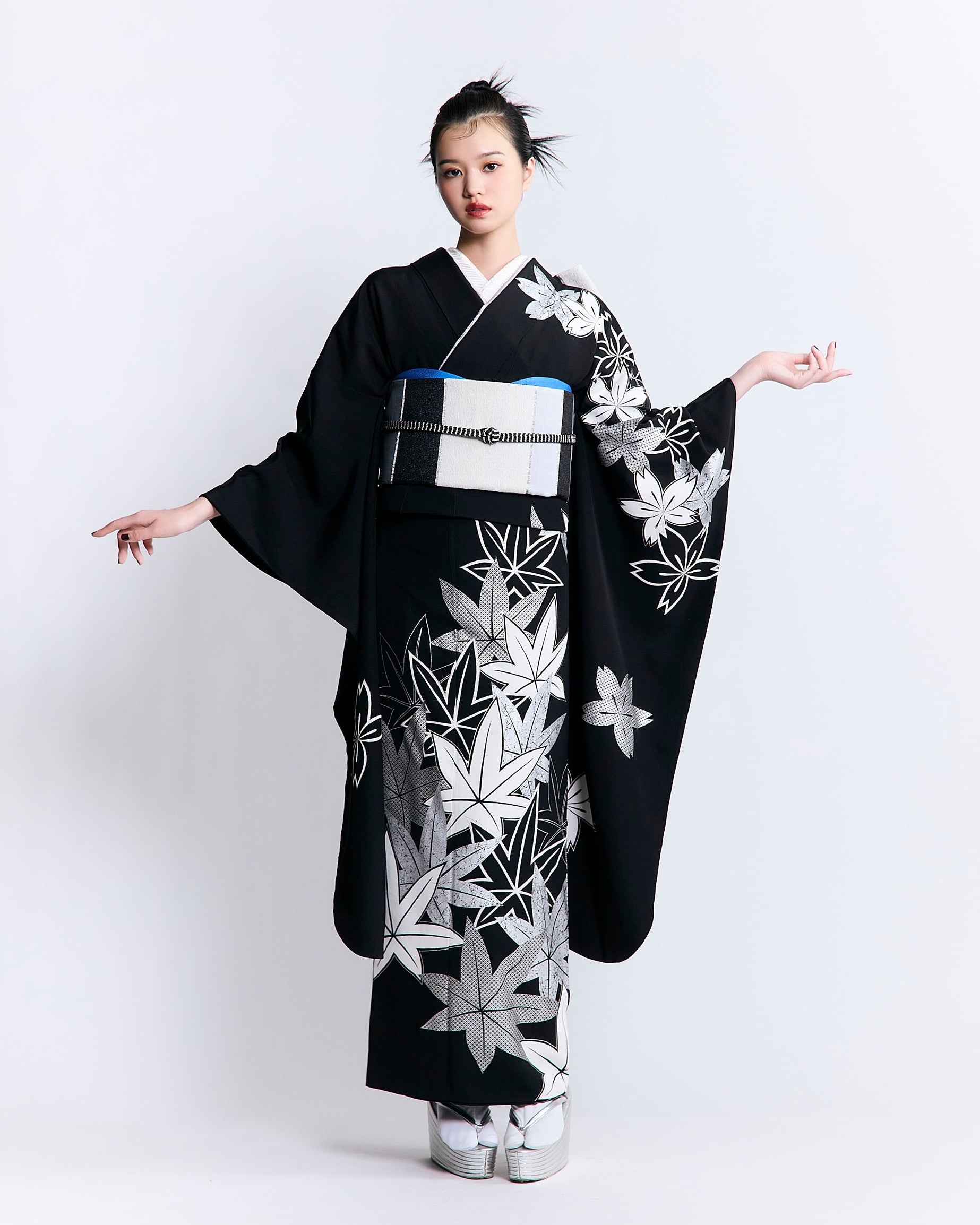白銀春秋文｜手染め友禅 – 振袖KAPUKI
