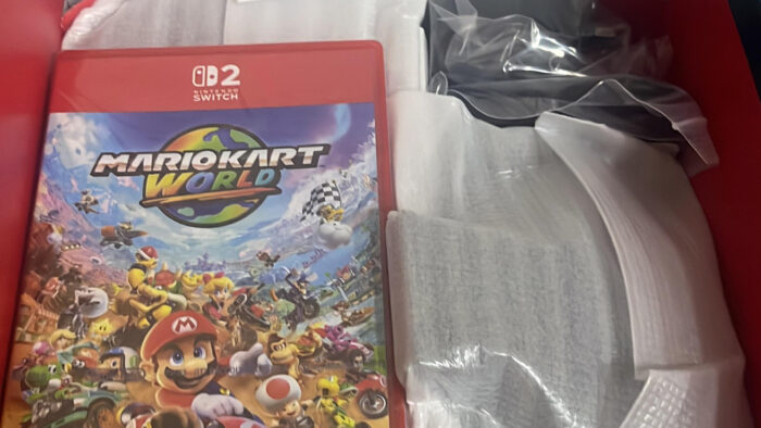 マリオカートワールド同梱版スイッチ2本体、コードもなくパッケージ版