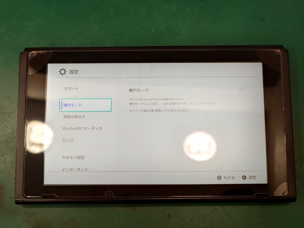 液晶交換修理】任天堂switch(スイッチ)の液晶に縦線が複数出てしまった