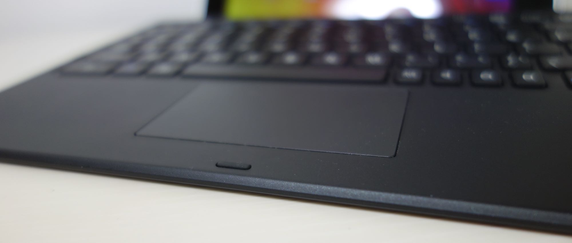 Xperia Z4 Tablet純正キーボードBKB50をZenPad S 8.0やiPad Air 2で