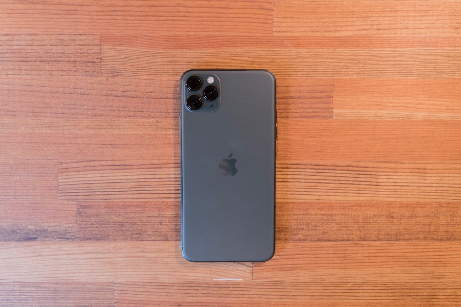 シックな緑がかっこいい！『iPhone 11 Pro Max』ミッドナイトグリーン