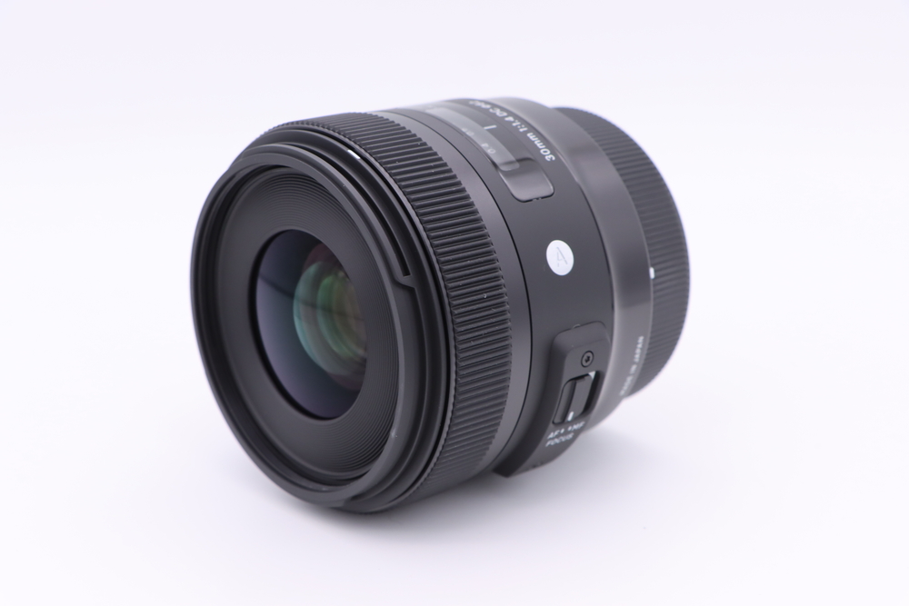 SIGMA 30mm F1.4 DC HSM | Art：超ボケ感と高解像度を併せ持つ、自由を