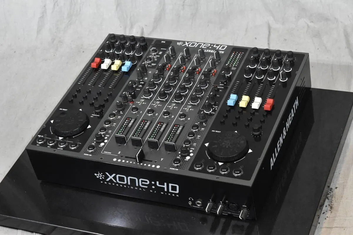 ALLEN&HEATH/アレン＆ヒース DJミキサー XONE:4D ☆元箱付属 - 楽器の