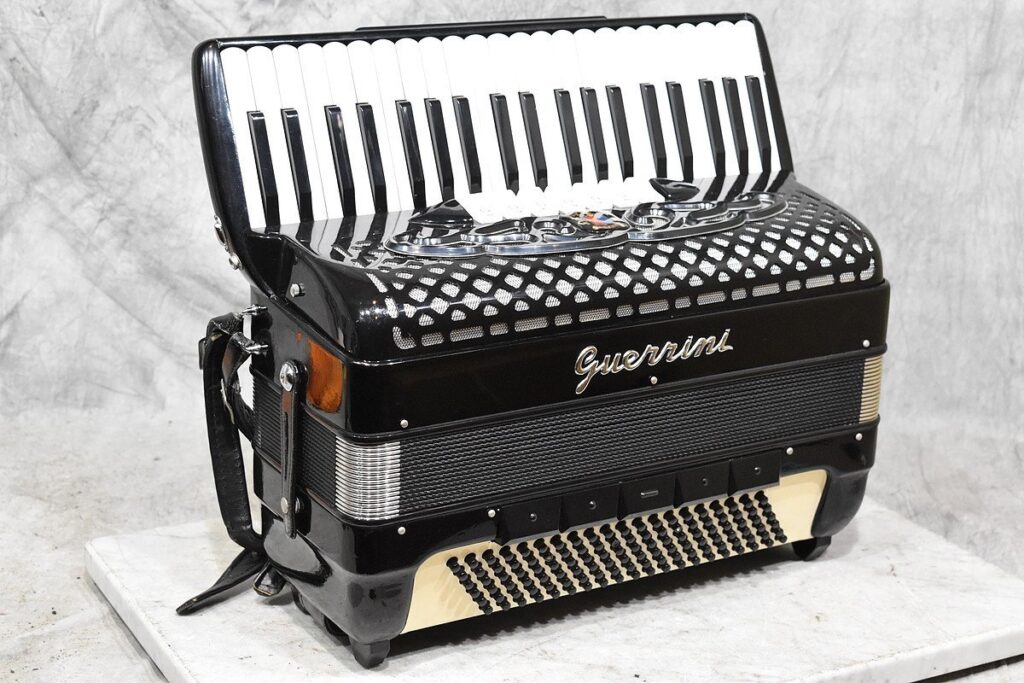 本日夕方6時終了美品イタリアGUERRINI 626アコーディオン 本日夕方6時