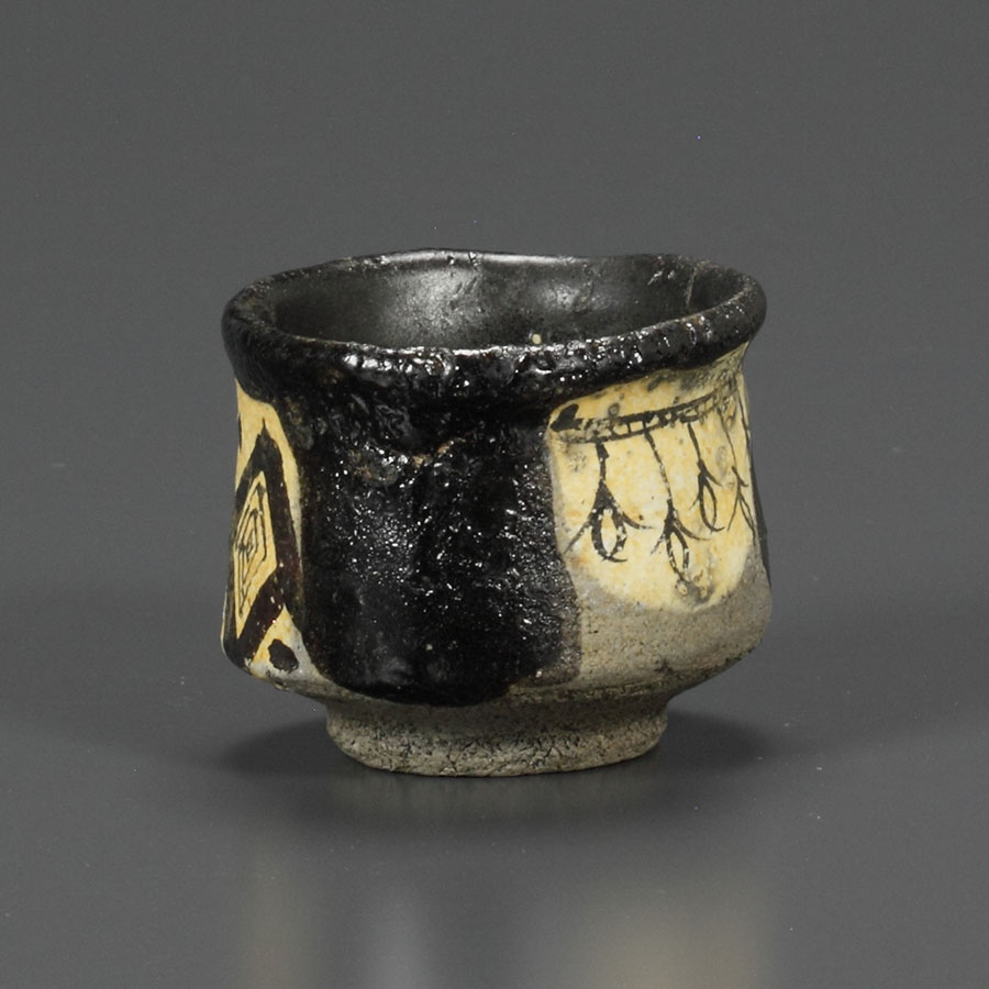 丸田 宗彦 唐津黒織部ぐい呑 (2BEV ) | ギャラリーラボ
