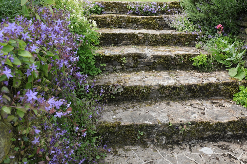 イギリスで見つけた！ おしゃれな階段のあるガーデン風景7選