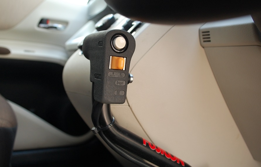 ハンドドライブを可能とする「運転補助装置」の種類や操作性 | クルマ