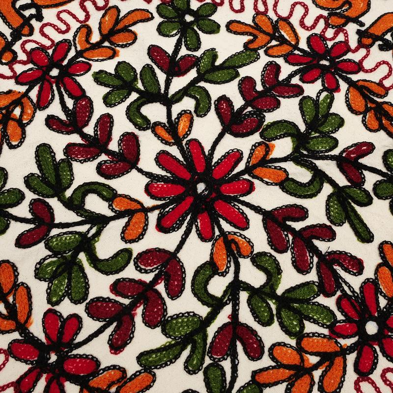 アリ刺繍 ラウンドクロス 80cm【メール便可】｜マライカ公式通販