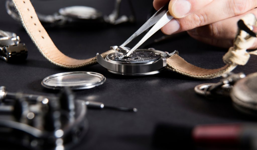 カルティエの時計の電池交換にかかる費用相場｜作業にかかる時間なども