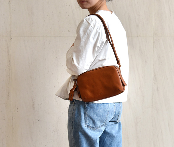 トスカ BOX型ミニショルダーバッグ｜商品一覧 | 革財布、バッグの