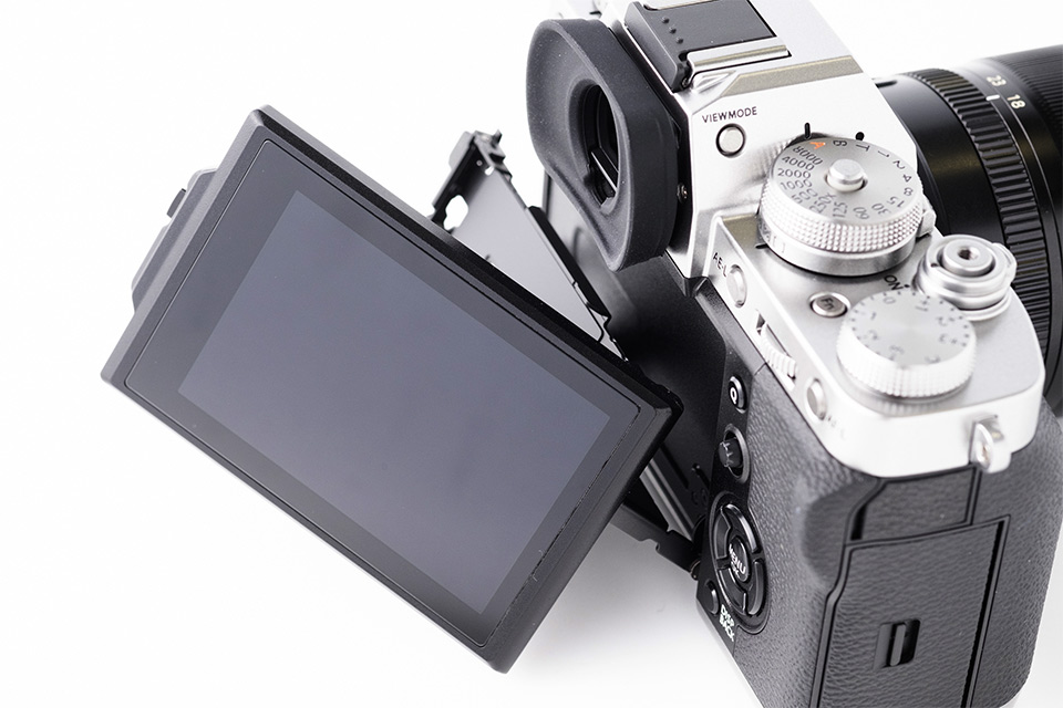 クラシカルなフォルムで人気のミラーレスがさらに進化「富士フイルム X