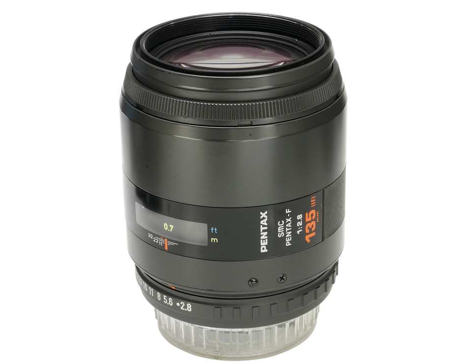 AF初期の135mm単焦点、地味なレンズかと思いきやボケ描写は特級品