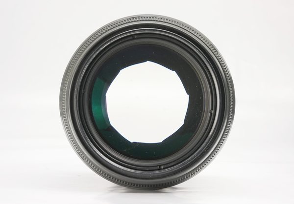 AF初期の135mm単焦点、地味なレンズかと思いきやボケ描写は特級品