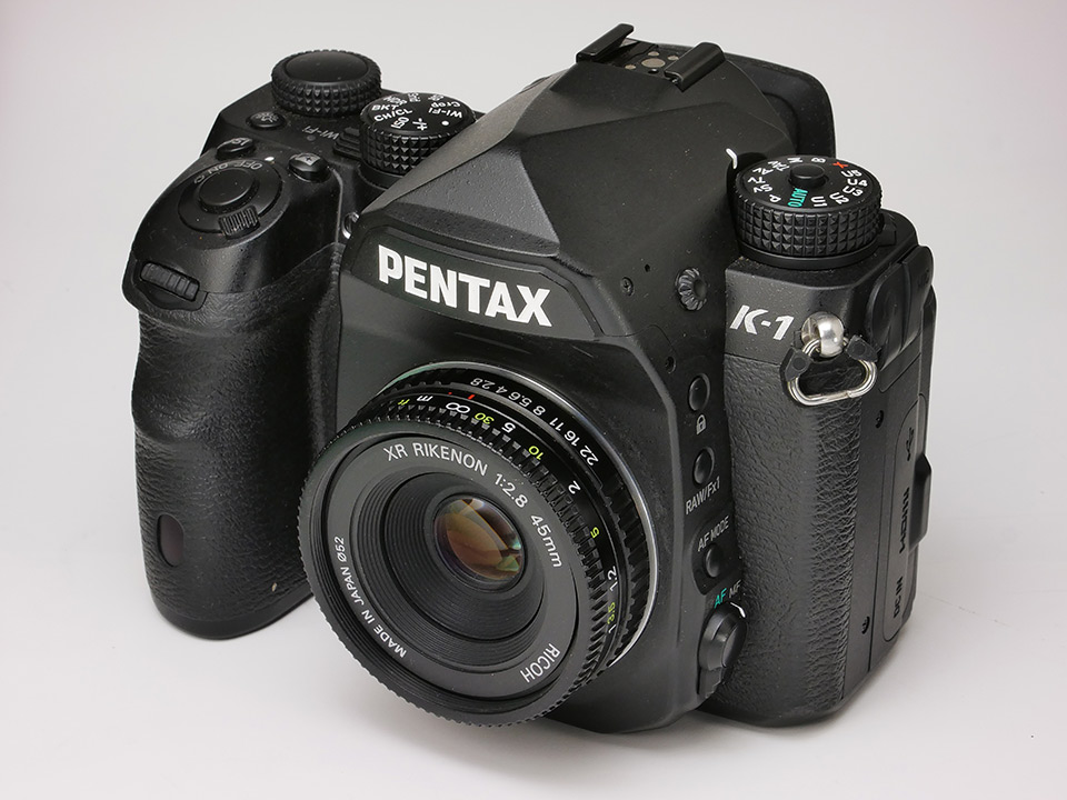 わずか55gの超軽量！ パンケーキレンズの可能性を示したユニークな