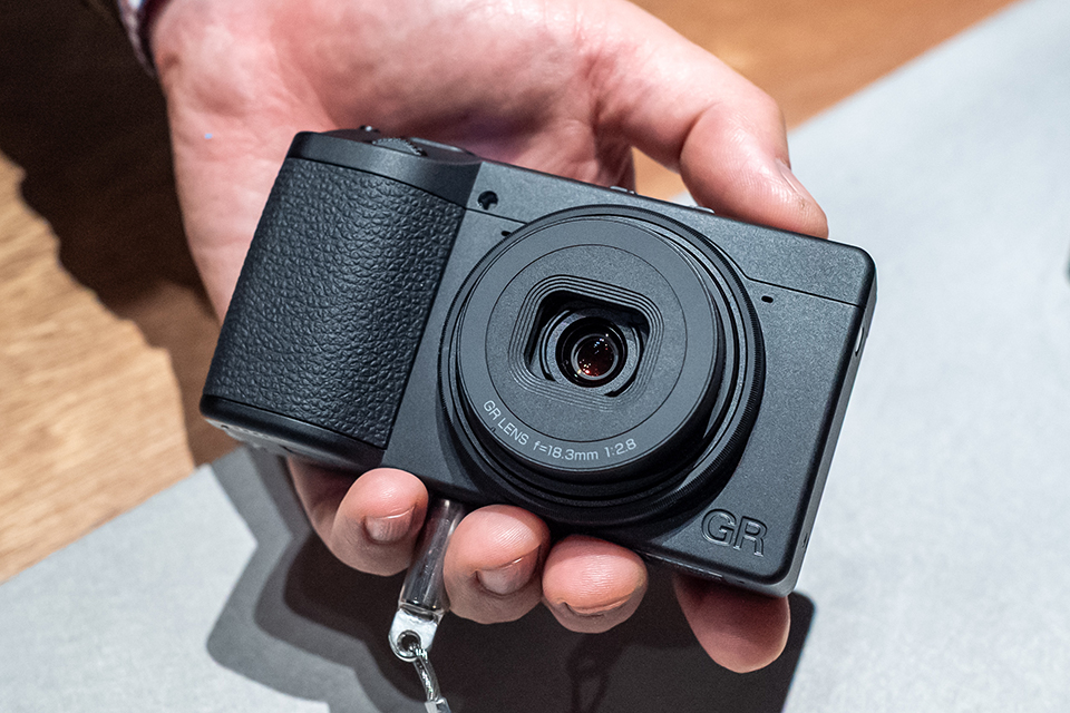 モノクロ専用スナップシューター「RICOH GR IV Monochrome」を触ってき