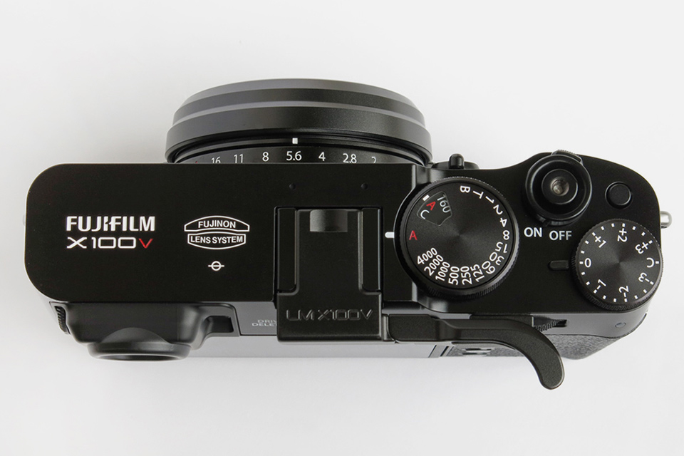 かっこいいだけじゃない、最高のホールド感とカメラとの融合を追求した