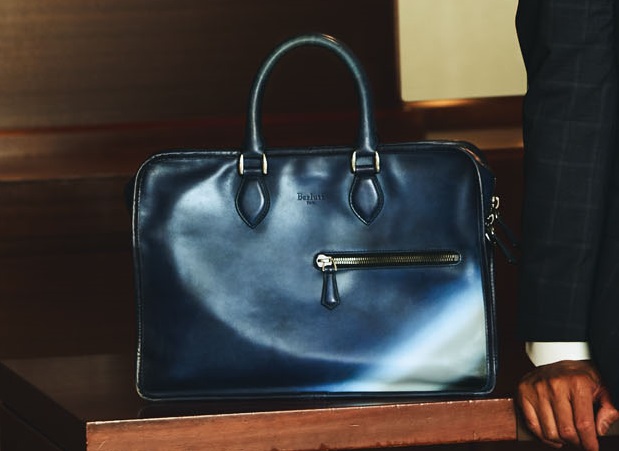 男の格上げ逸品バッグ】ベルルッティ「アン ジュール」に入れる