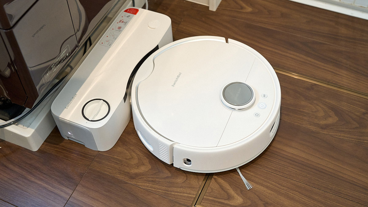 ついに「完全自動」へ！ 水道直結で話題の「SwitchBot お掃除ロボット