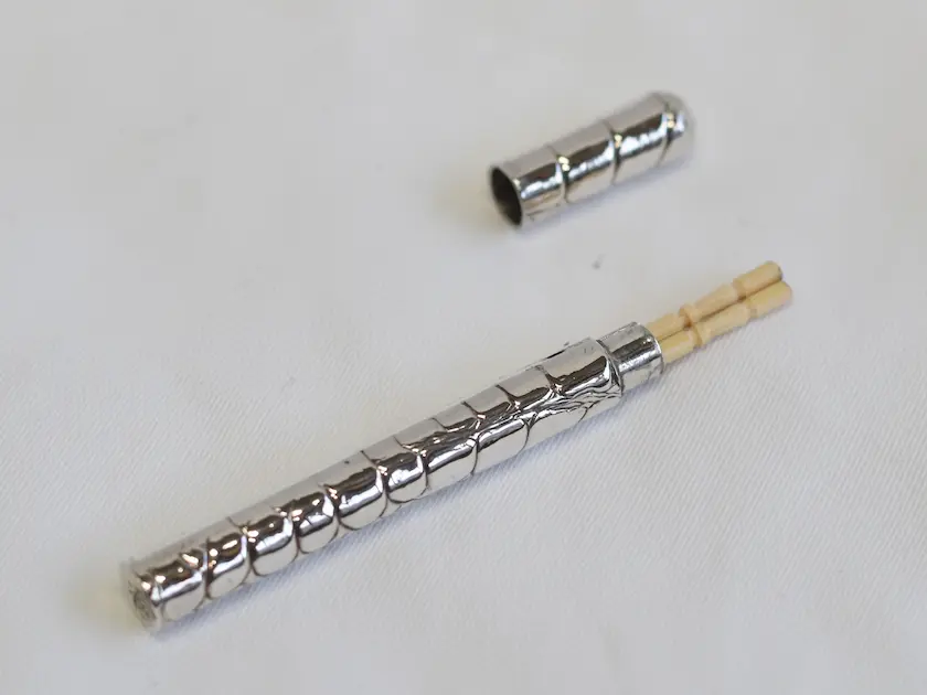 銀製・革製風・爪楊枝入れ2 ｜ 内藤銀器製作所