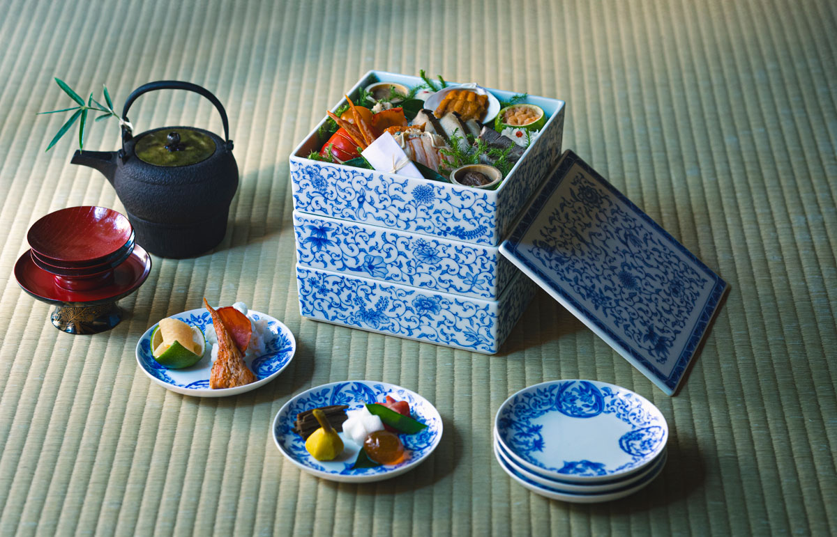 有田焼の〈辻精磁社〉と日本料理の〈青草窠〉、名匠の競演が彩る、100