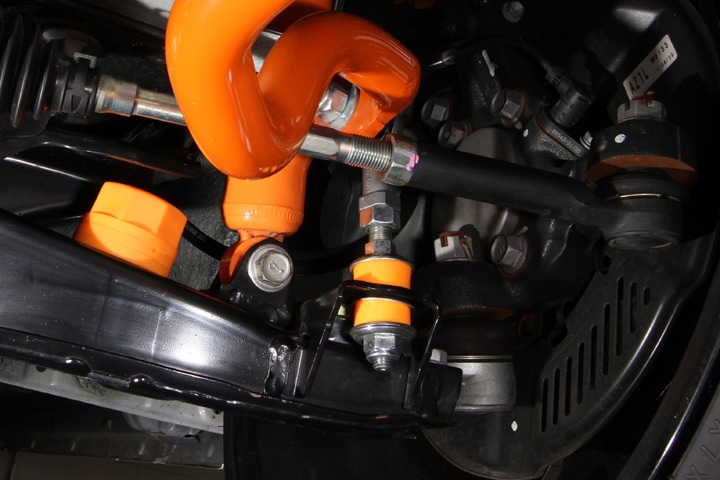 ハイエース200系 専門店 ユーアイビークルのハイエース 乗り心地改善