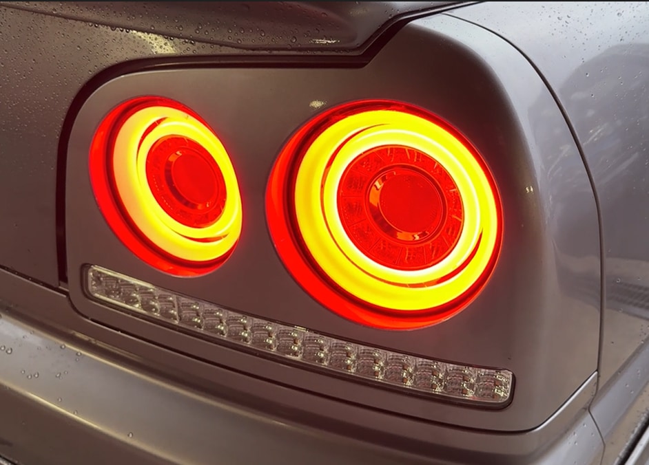 R34スカイライン 4ドア用テールランプ装着テスト実施